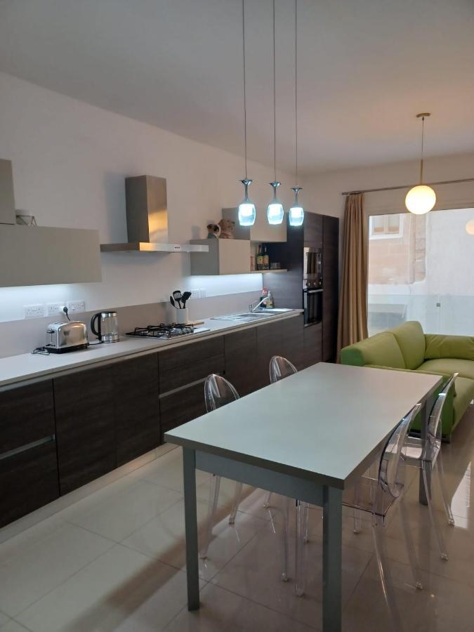 Sliema Apartment Close To Beach Ngoại thất bức ảnh